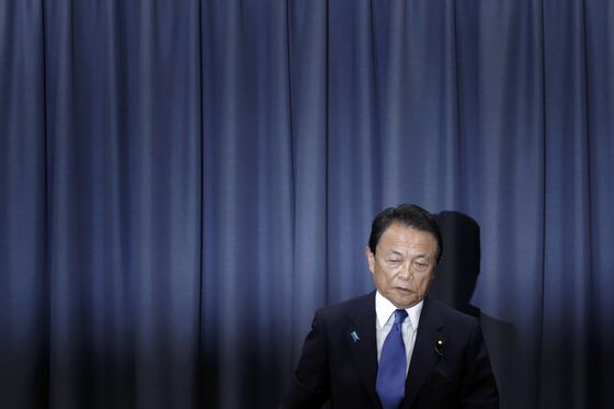 Japan Finance Minister to Take Pay Cut Over Document Scandal