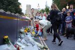  Members of the public leave flowers outside Windsor Castle following the passing of Queen Elizabeth II on Sept. 8, 2022.
