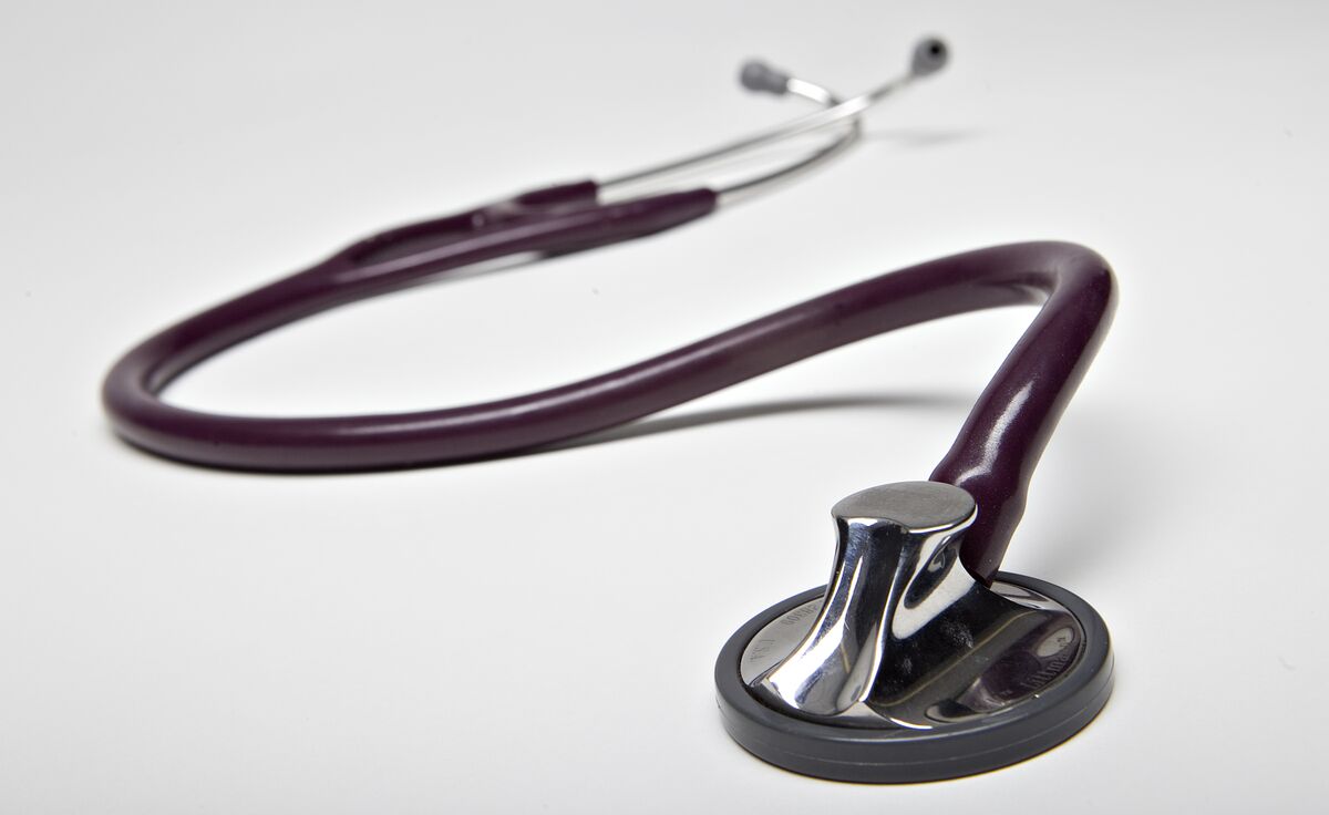 Australia to Boost Medicare Clinic Spending Amid Deficit Concern
