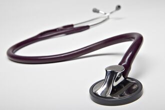 Australia to Boost Medicare Clinic Spending Amid Deficit Concern