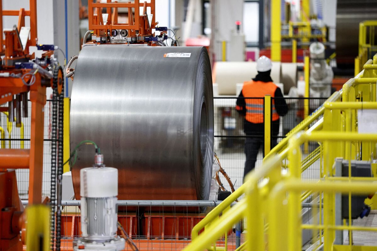 French Industrial Output Drops in Blow to Economic Outlook