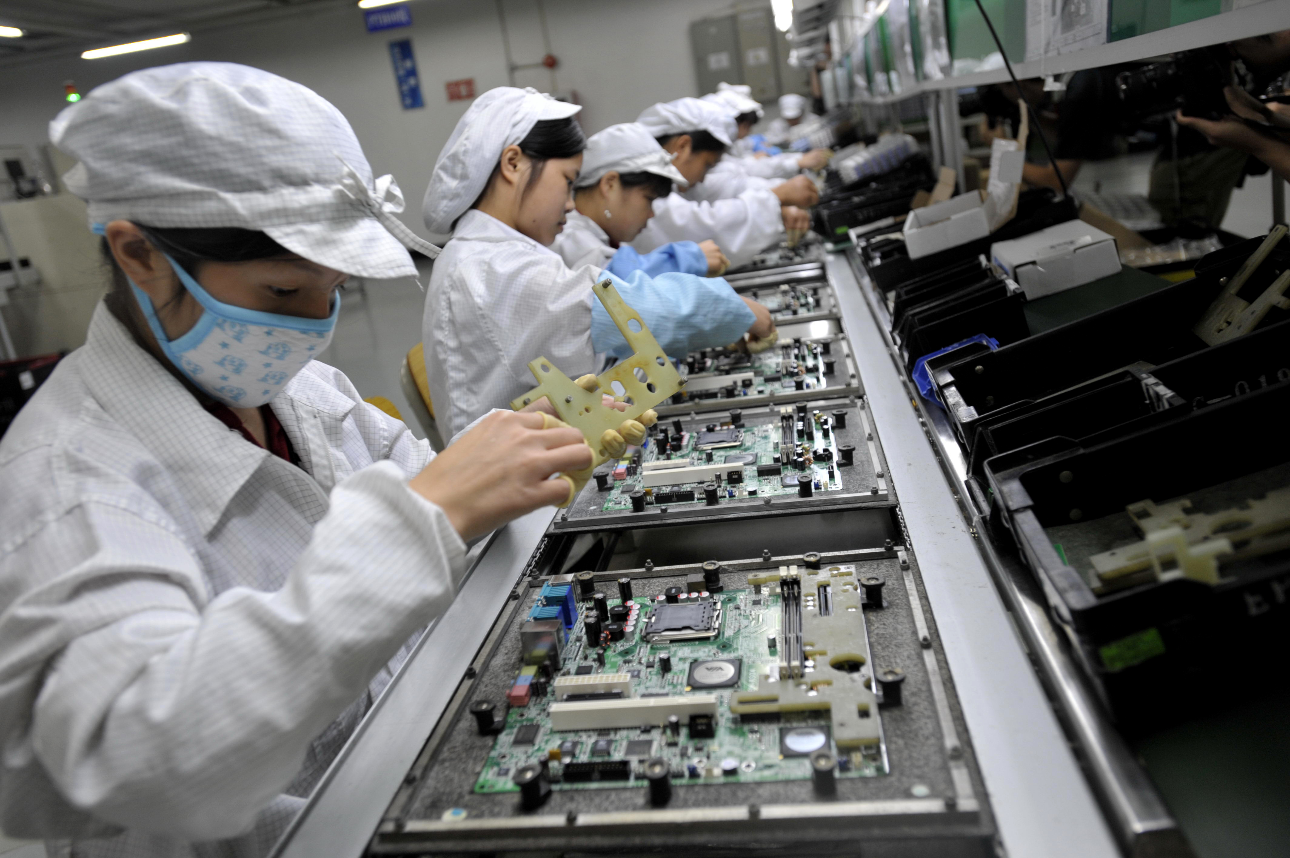 Производство товаров китай. Foxconn завод Apple. Фабрика Фоксконн Китай. Фабрика Foxconn в Китае. Тайваньский Foxconn завод.
