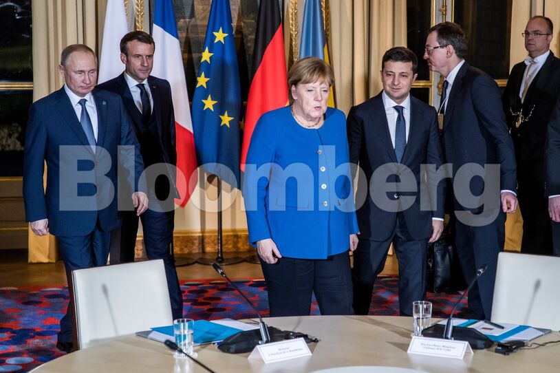 El presidente francés, Emmanuel Macron, organiza la cumbre "Formato de Normandía" en el Palacio del Elíseo de París