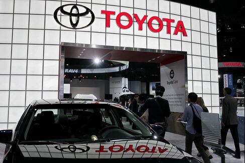 Toyota Says U.S. Sales to Top 2 Million on Camry, Prius Demand