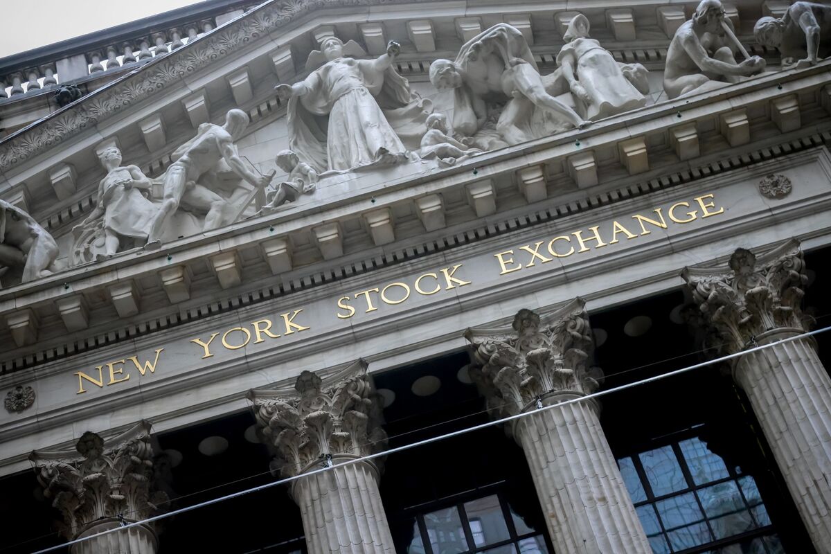 Momentum Stocks Are Going in Reverse as Rate-Cut Outlook Dims