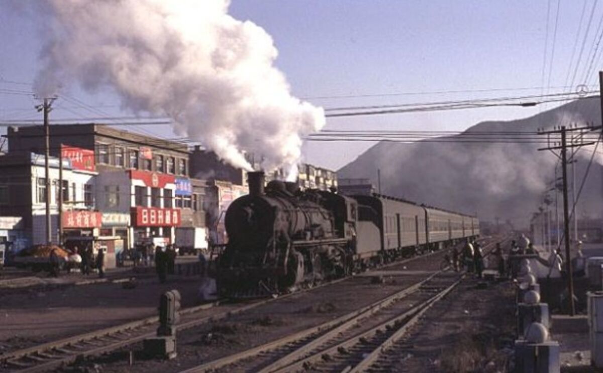 UP: From Steam to Green: The History and Evolution of Locomotives