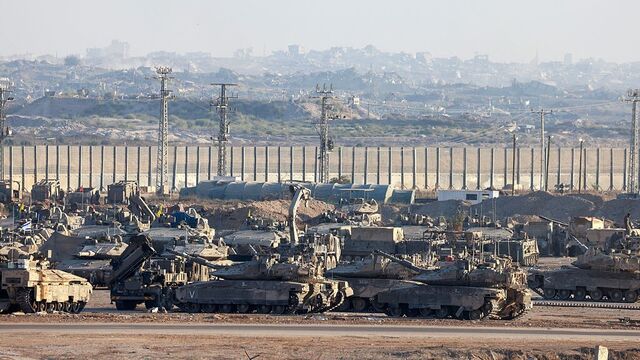 イスラエル軍、ガザ市中心部に侵攻－ジェノサイドと国連調査委 - Bloomberg