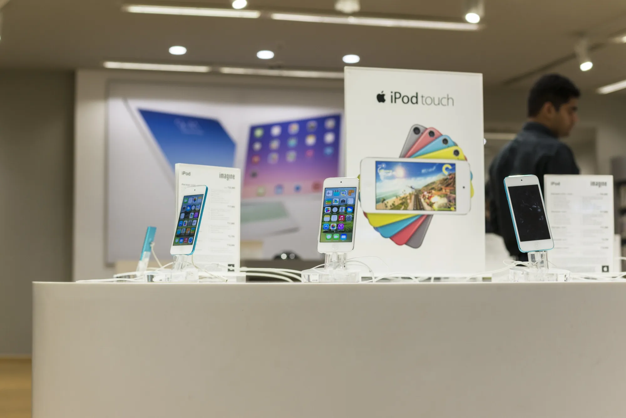 Resellers in India corner the iPhone market.