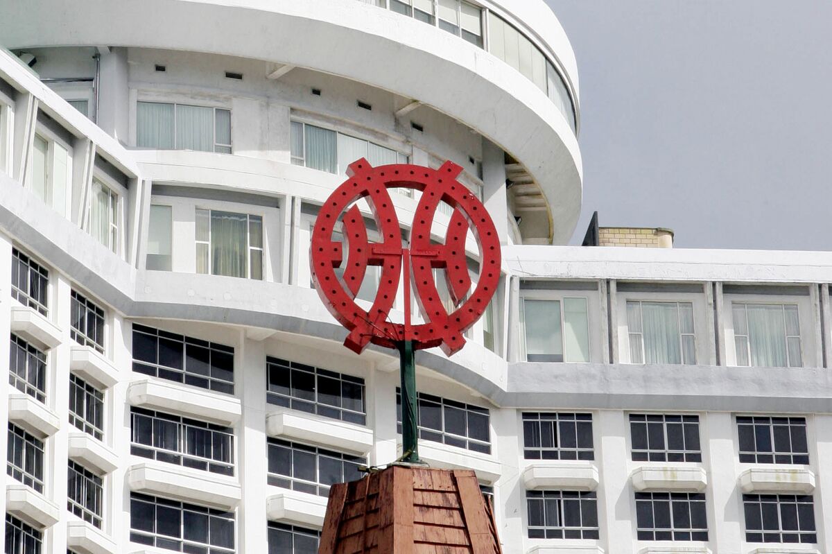 Genting Makes Takeover Bid to Privatize Malaysian Unit