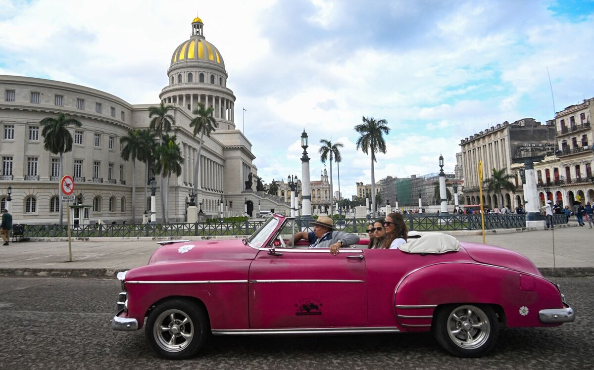 bloomberg.com - Jim Wyss - US Expands Cuba Sanctions With Targeting of Tourism Industry