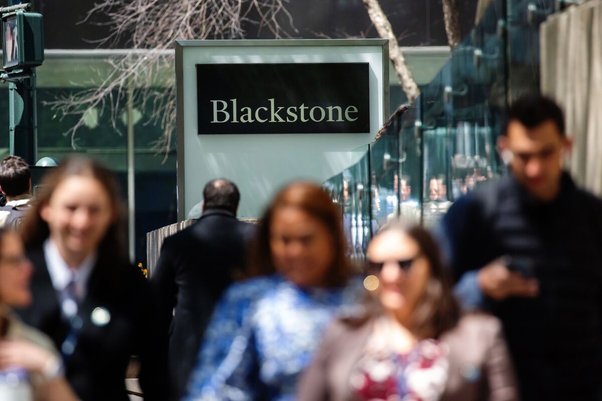 Der Gewinn von Blackstone (BX) verfehlt die Schätzungen, da der ...