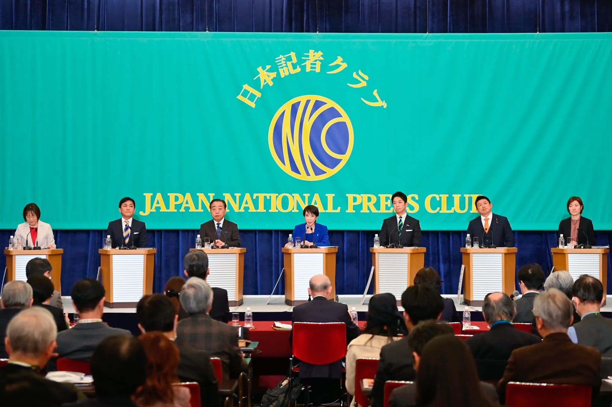 高市早苗首相ら党首討論会の参加者（26日、日本記者クラブ）