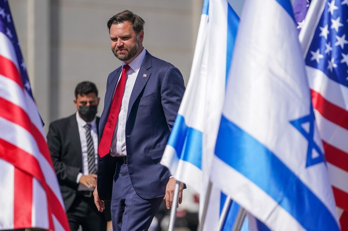 Vance Visits US-Led Base in Israel With Gaza Truce in Balance