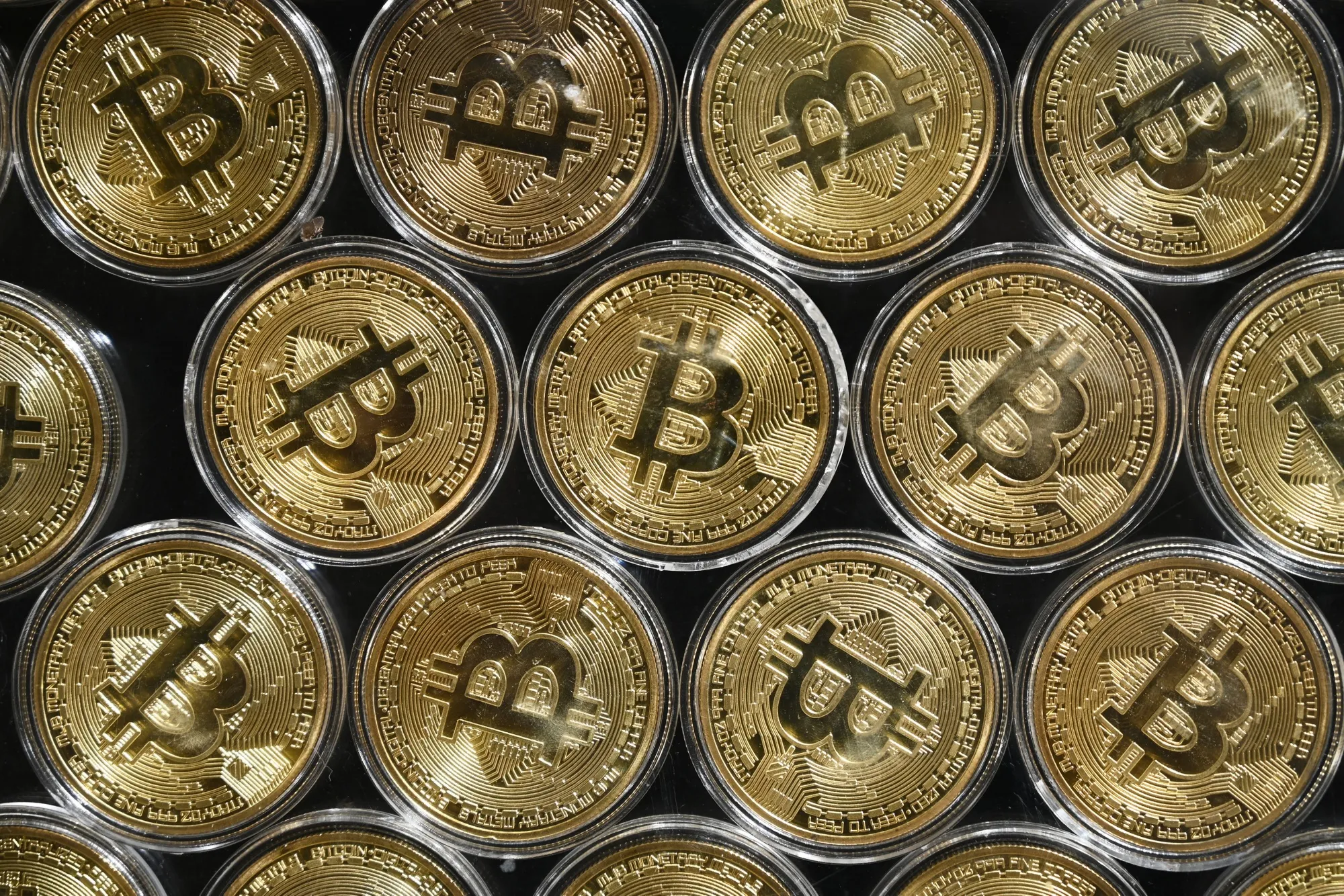 ビットコインは｢デジタルの金｣、価格10倍にも－スカイブリッジ - Bloomberg