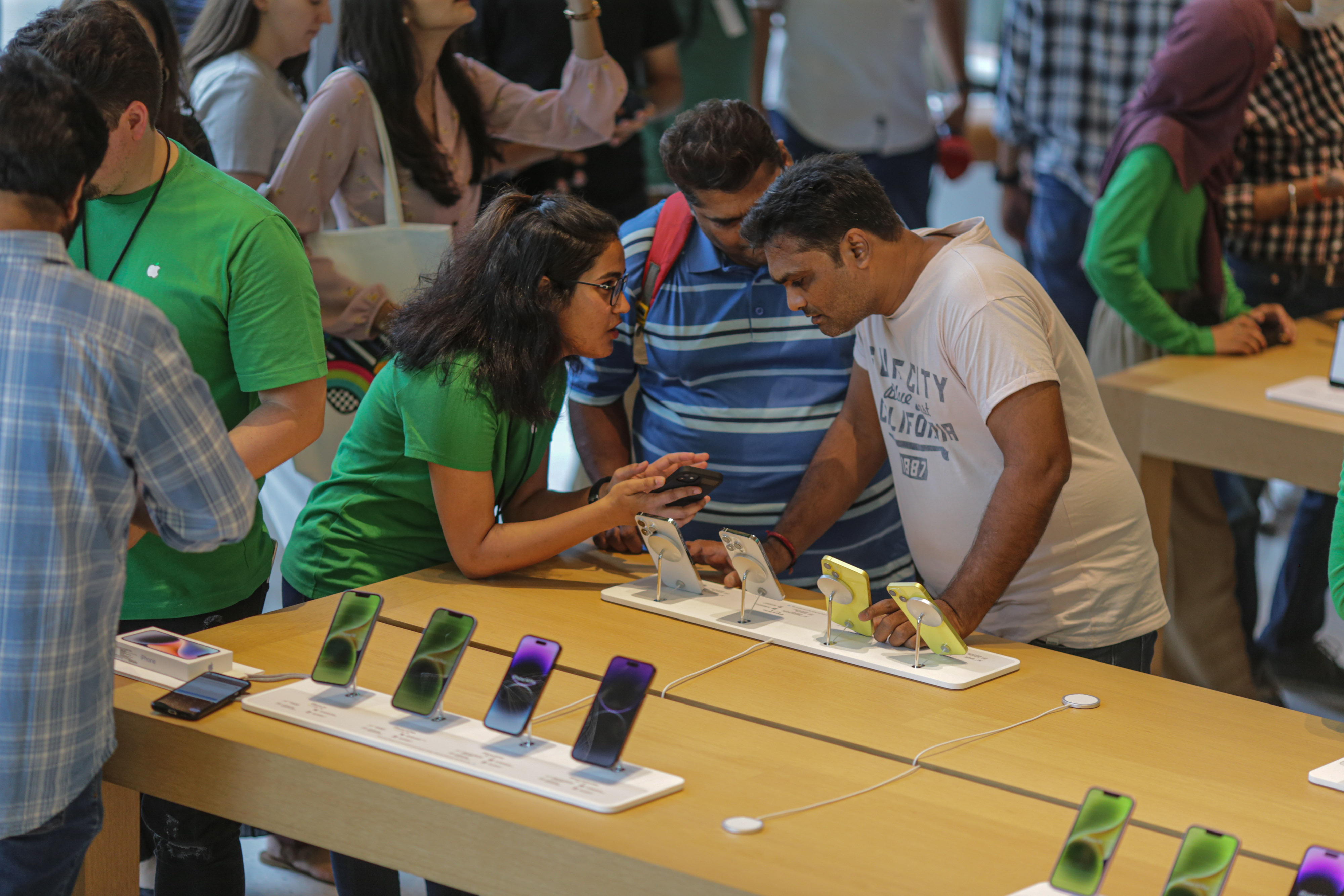 Apple genius shirt for clearance sale