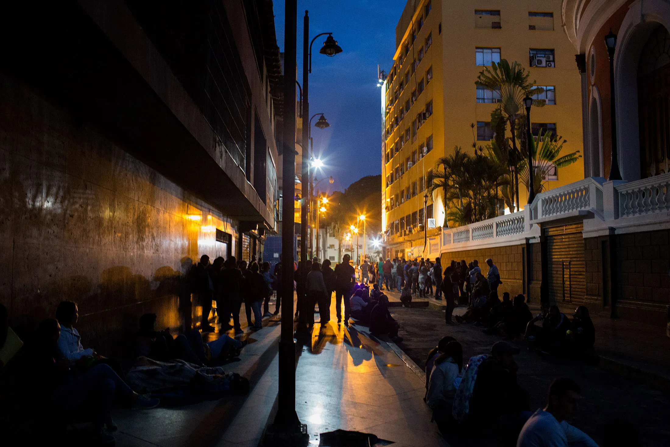 Need to Flee Venezuela? Pay Huge Bribe or Stand in Line Forever - Bloomberg