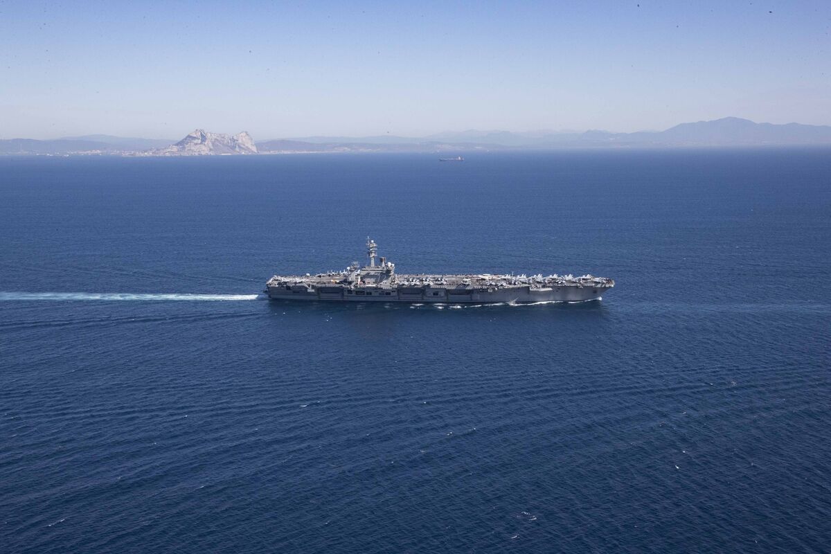 U S Carrier Group Arrives As North Korea Ramps Up Threats Bloomberg