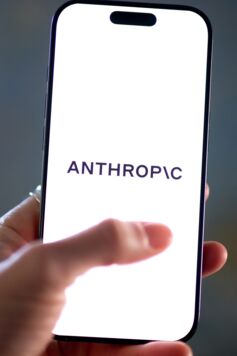 Trillion-dollar tech  wipeout ensnares  all stocks in AI’s path