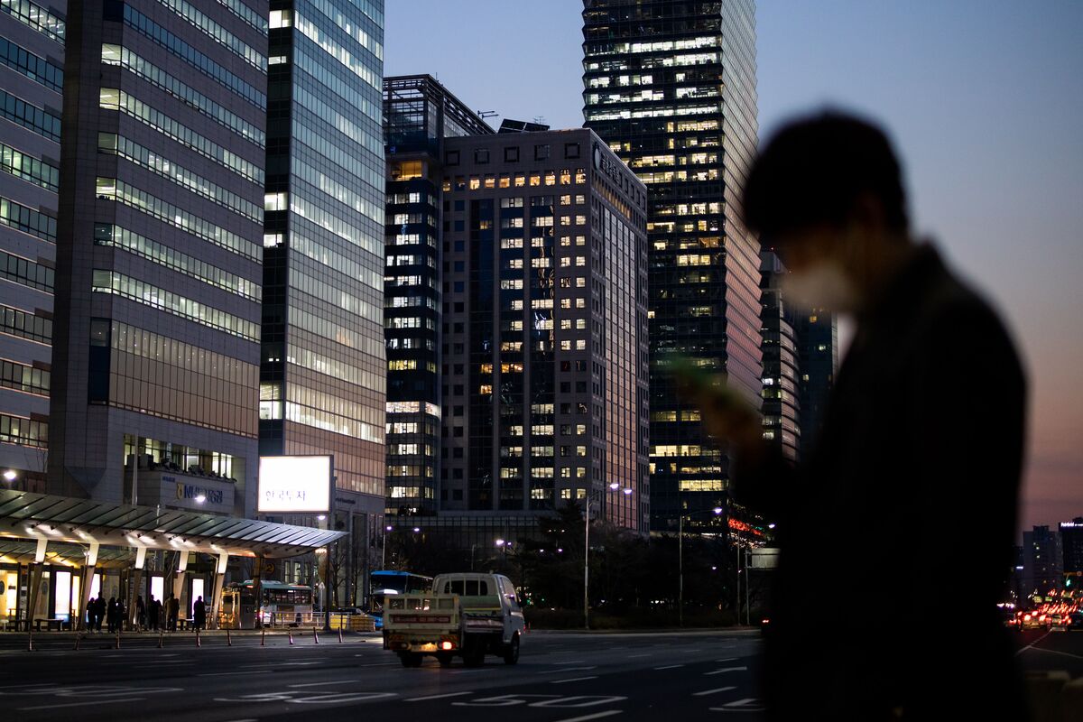 South Korea Sees Biggest Job Losses Since 1999 Amid Outbreak - Bloomberg