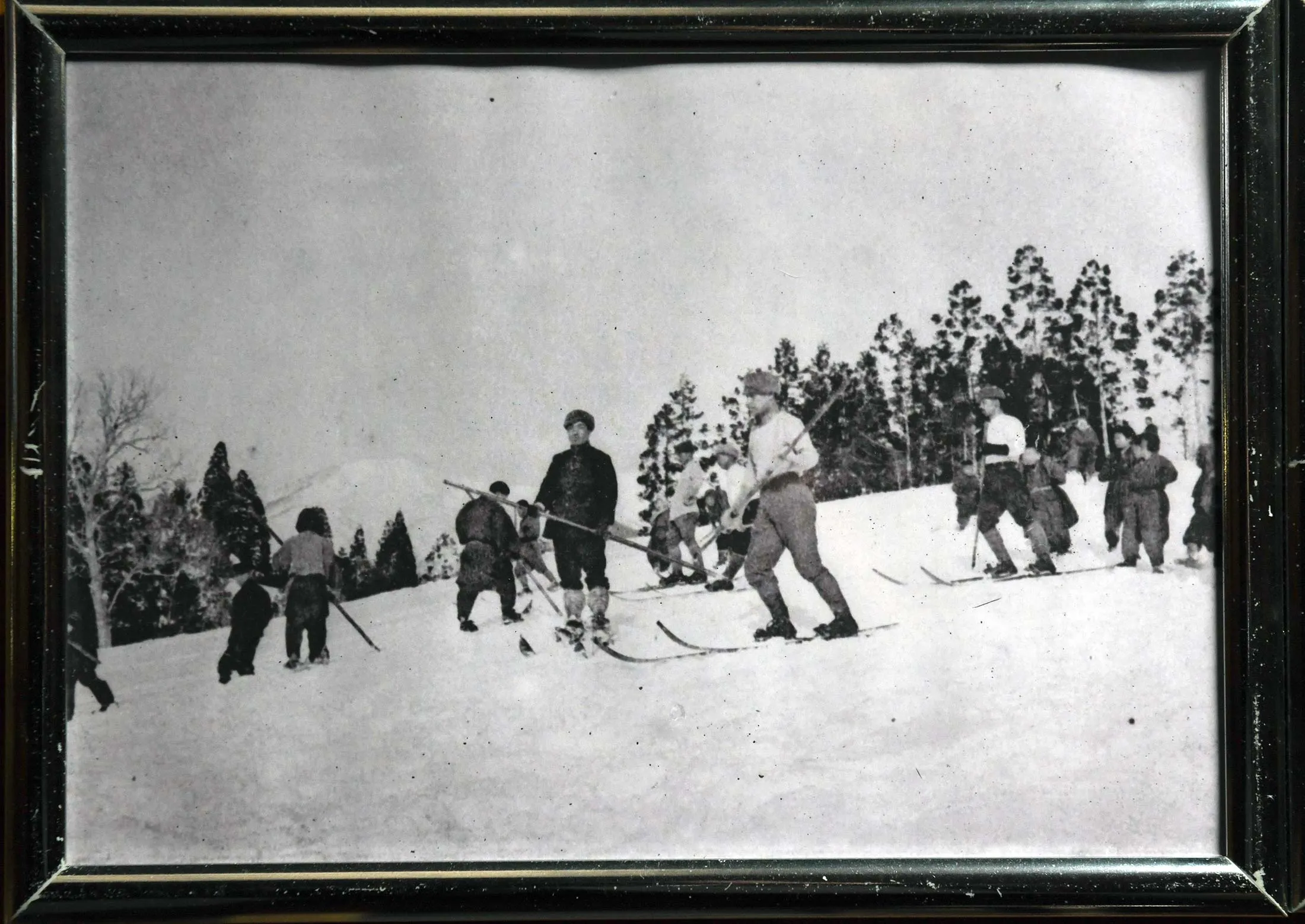 A photograph of Zao Ski Resort taken about 100 years ago in the early Showa era at Takamiya Ryokan. 