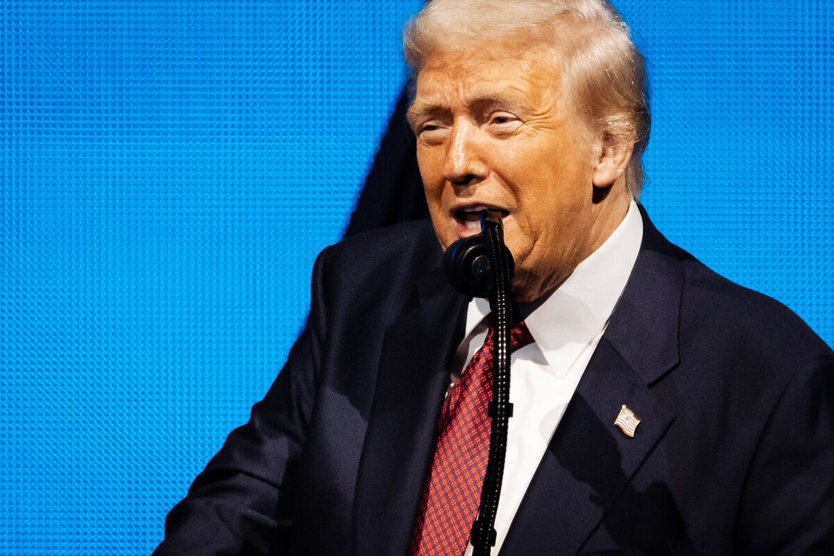 Donald Trump: Việc Tòa án Tối cao hủy bỏ thuế quan sẽ là 'thảm họa'