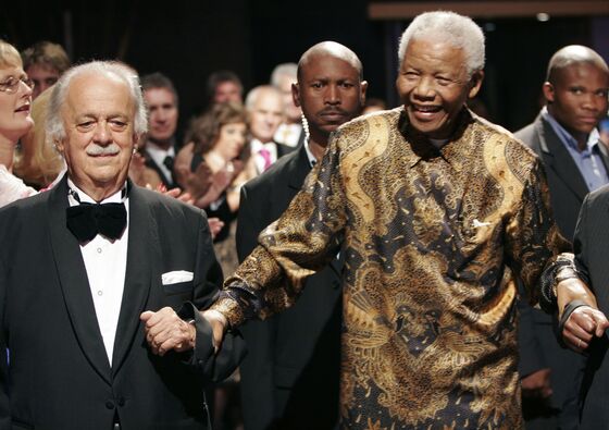 Mandela’s Friend and Lawyer, George Bizos, Dies at 92