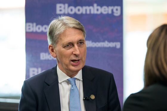 Hammond Promises ‘Deal Dividend’ in Warning to Brexiteers