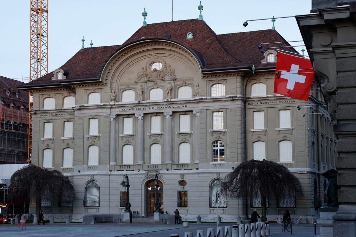 SNB Faces Day of Discord With Venting on Climate, Credit Suisse - Bloomberg