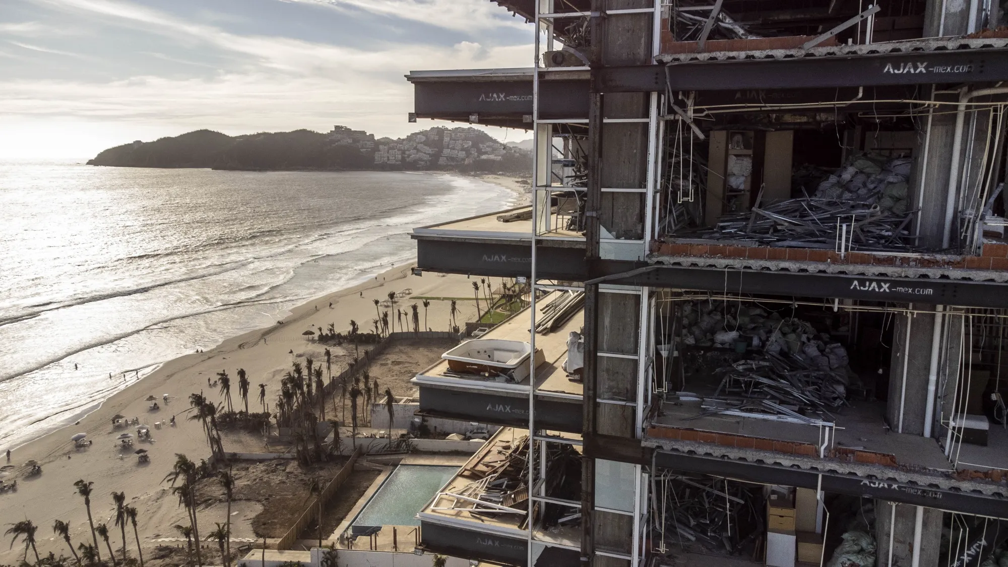 Acapulco Is In Tatters as Bankers Return Six Months After Storm - Bloomberg