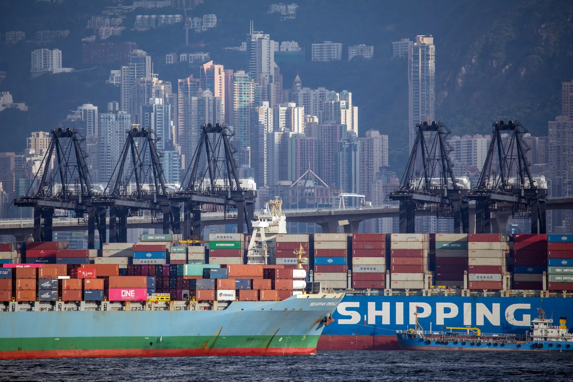The Seaspan Corp. Emerald container ship, left, sails past the China Ocean Shipping Group Co. &nbsp;England container ship at the Kwai Chung Container Terminal in Hong Kong.