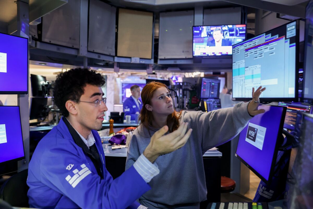 bloomberg.com - Emily Forgash - US Futures Flat; Tech Shares Gain on Anthropic Revenue Jump
