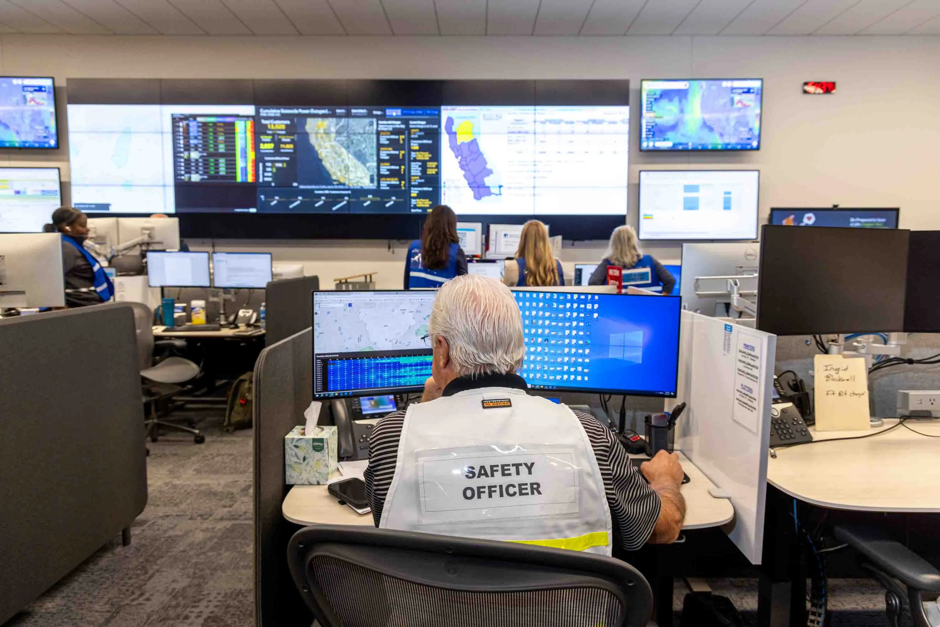 Workers plan a&nbsp;shutoff at the PG&amp;E Emergency Operations Center last week&nbsp;in Vacaville, California.