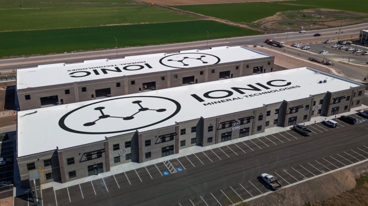 assets.bwbx.io image