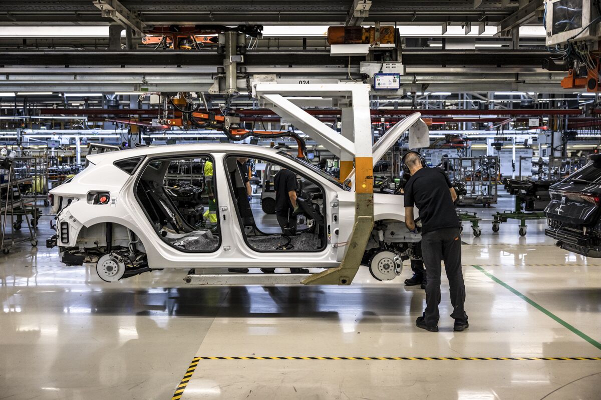Spain Extends Welcome Mat for Chinese Carmakers to Its Workers