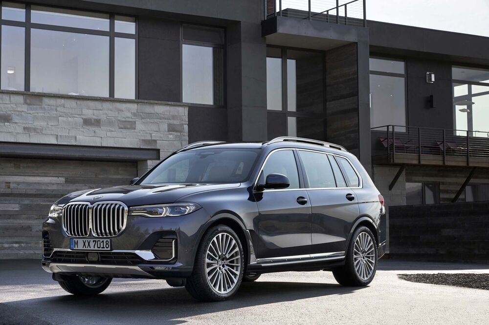 La Auto Show Preview Jeep New Electric Upstart Join Pickup Pack Jeep And An All New Electric Upstart Join The Pickup