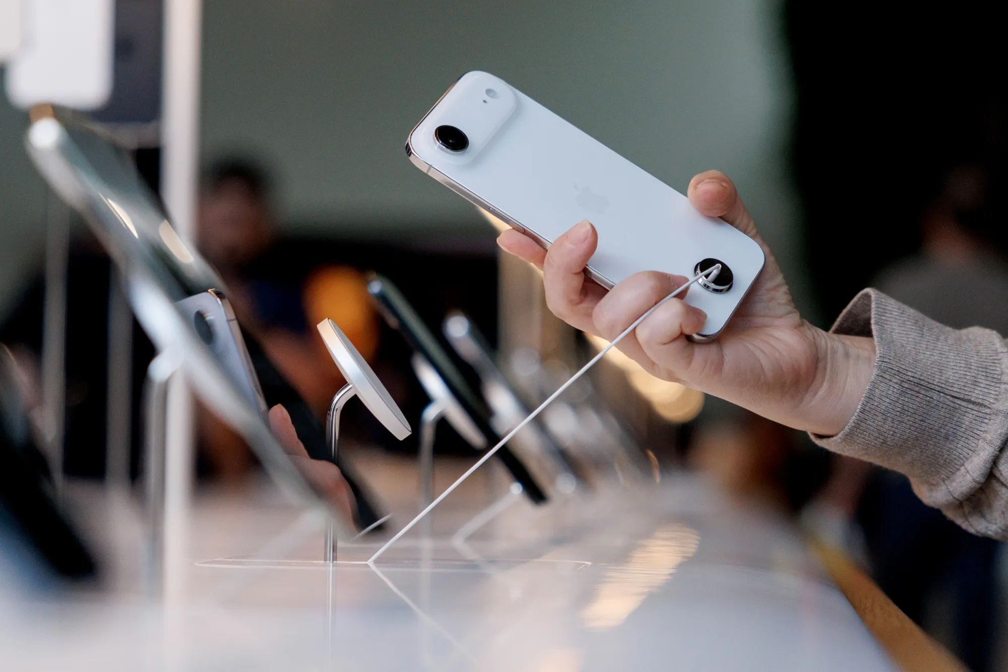 The iPhone Air&nbsp;at an Apple store in Los Angeles.