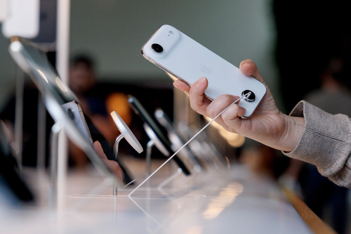 Apple to Open iPhone Air Preorders in China on Oct. 17