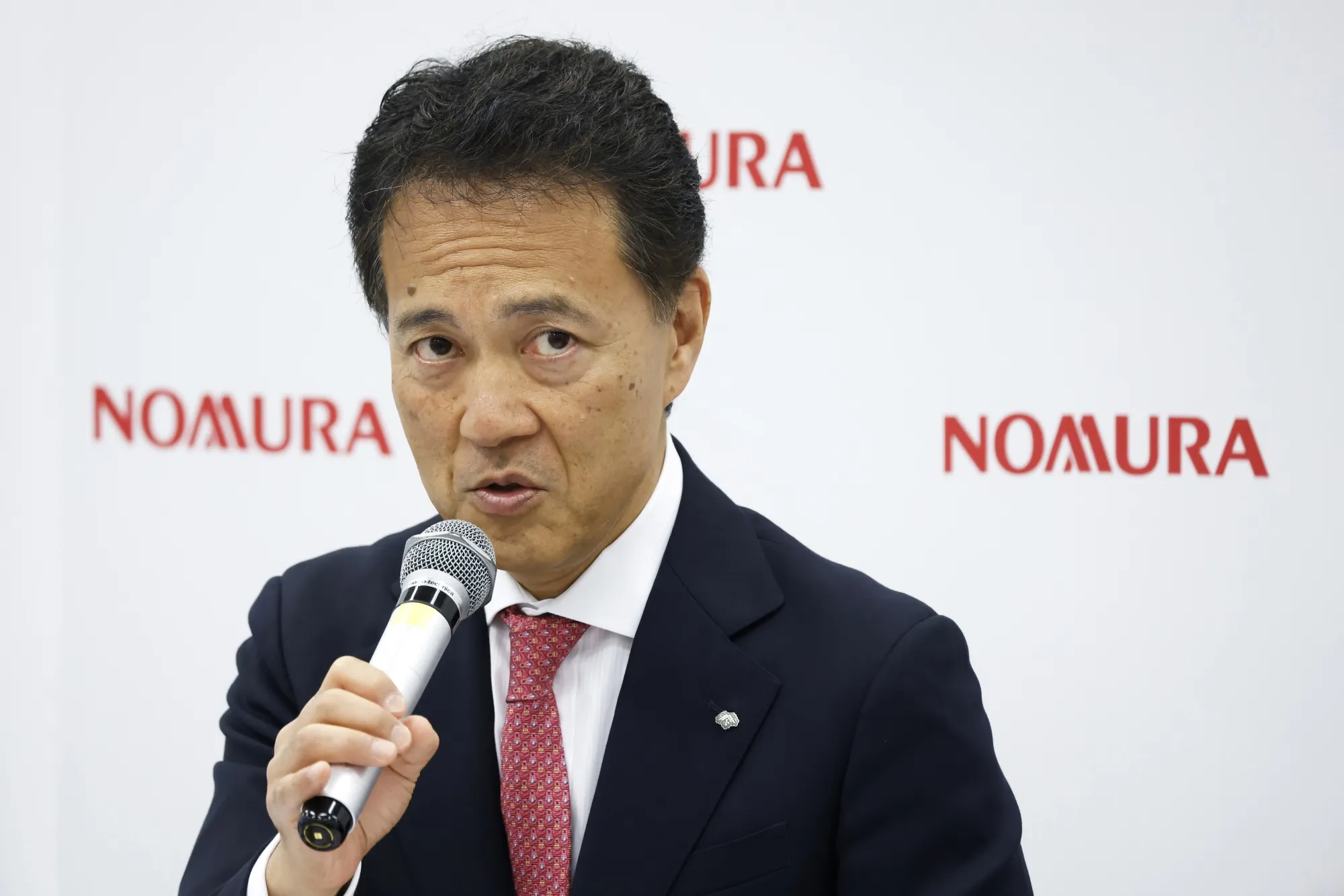 （Akiyoshi Nomura） Nomura CEO Seeks to Tap More Private Market Bets From Japanese
