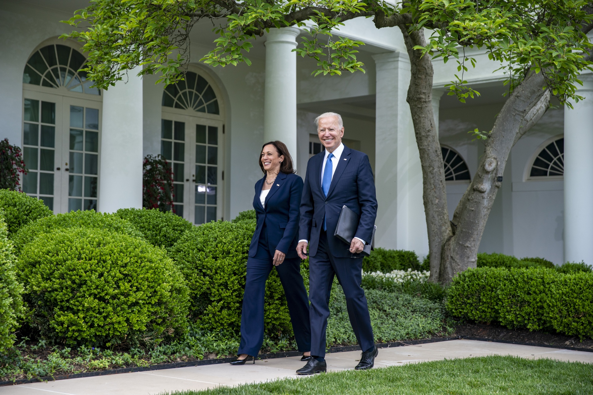 joe-biden-kamala-harris-incomes-dropped-in-2020-tax-returns-show