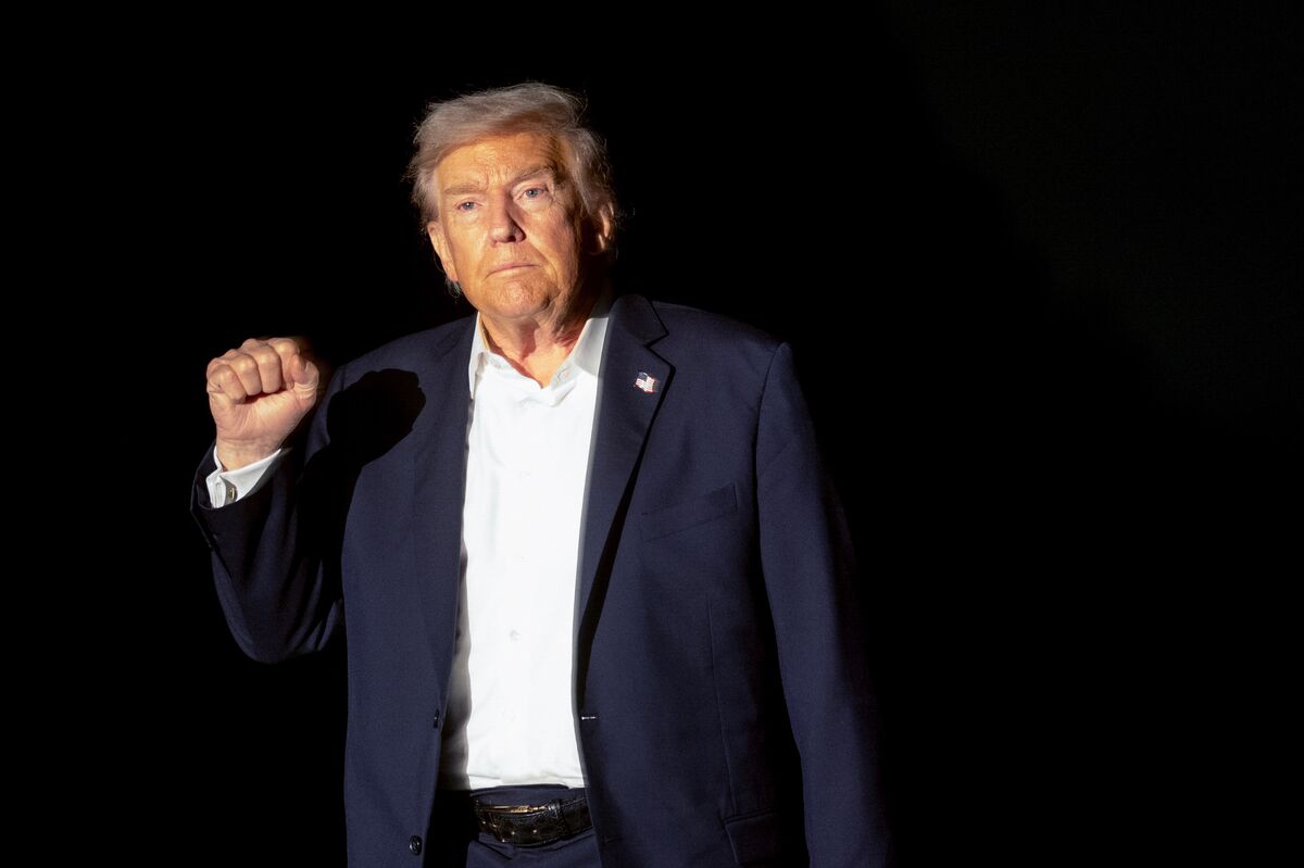 Trump Says Boat Strike Off Venezuela Kills 6 Accused Traffickers