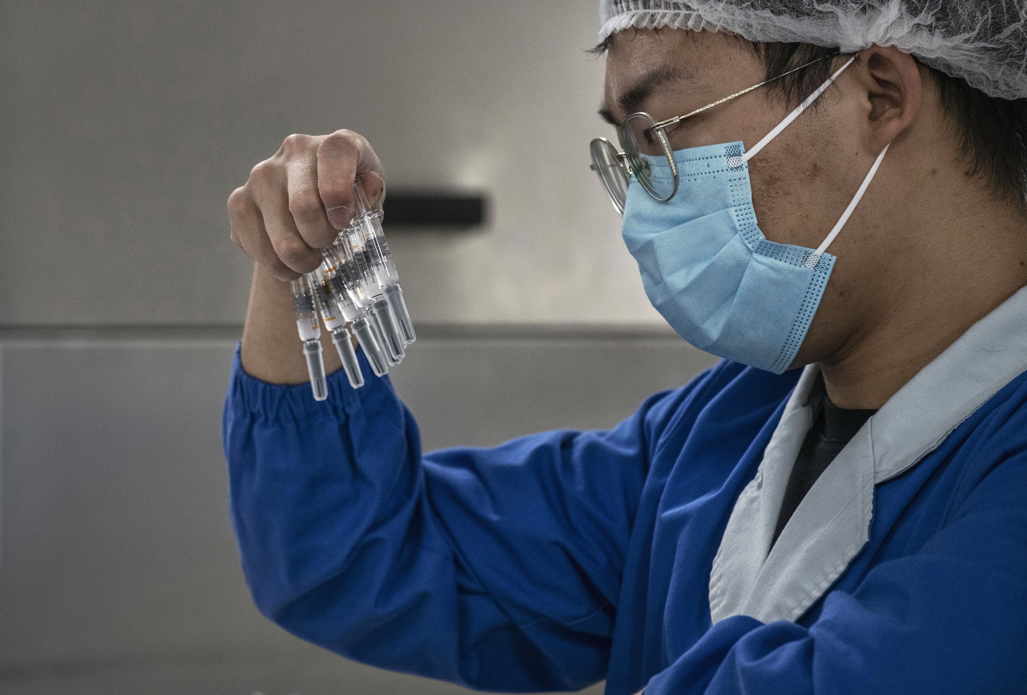 Preparing the CoronaVac vaccine in Beijing.