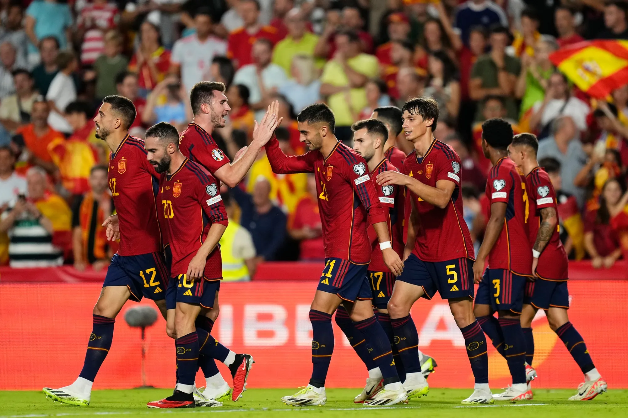 Real Madrid Spending Limit Rises as FC Barcelona s is Cut by Spain s La Liga Bloomberg