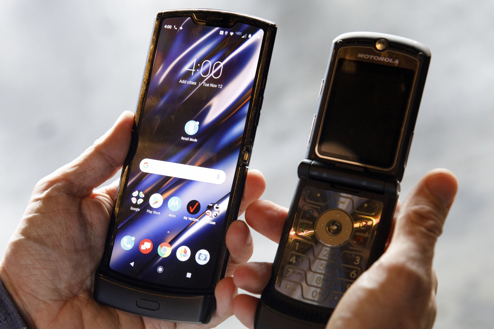 Motorola Razr $1,500 Foldable Phone Review - Bloomberg
