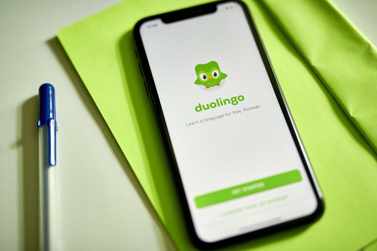 Duolingo Boosts Outlook as AI Drives Top-Tier Subscriptions