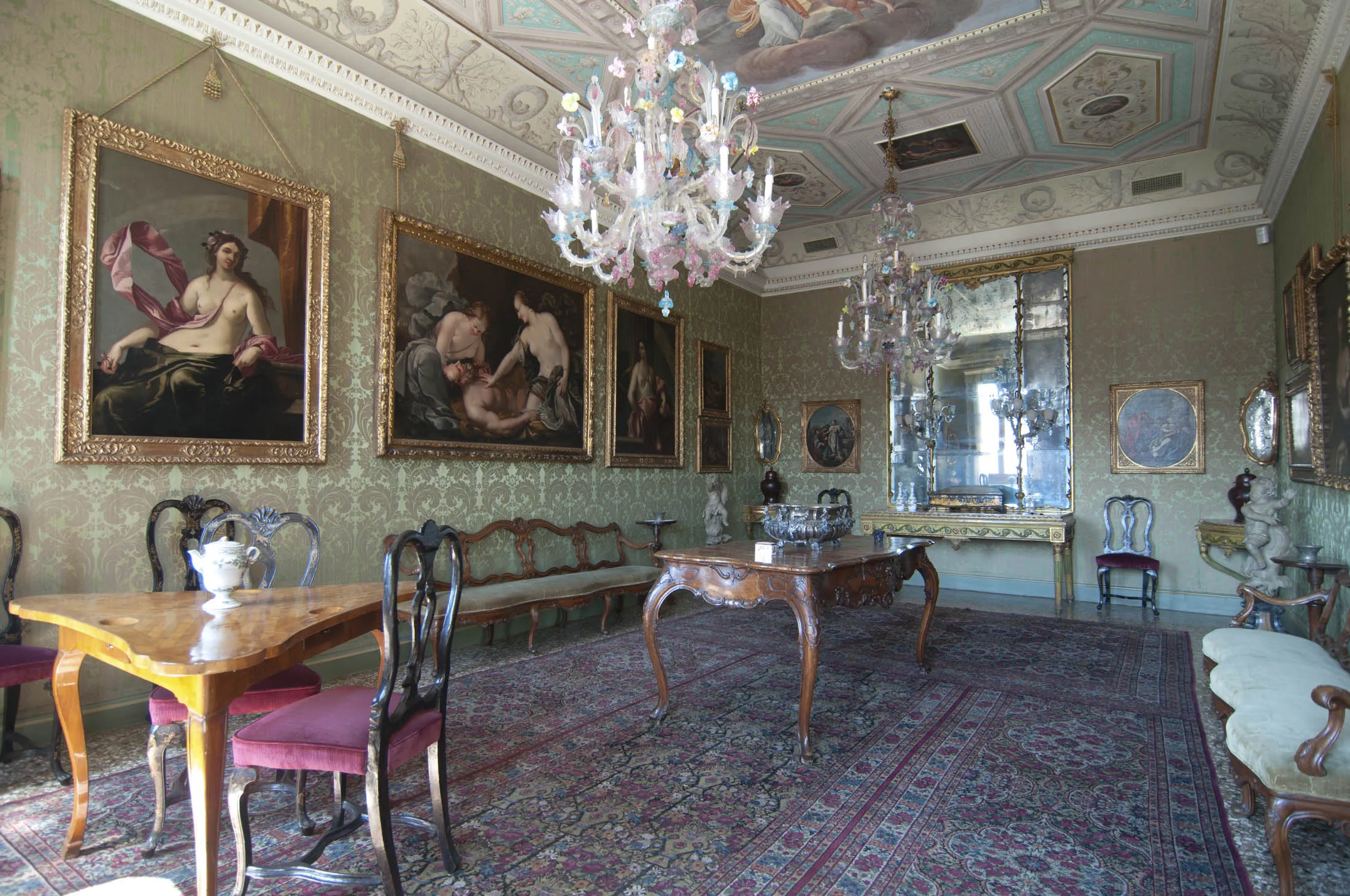 その他 Luxury House for Floating Pleasures in Venice [CD] ArkHaus lets you spend luxurious days aboard a sustainable