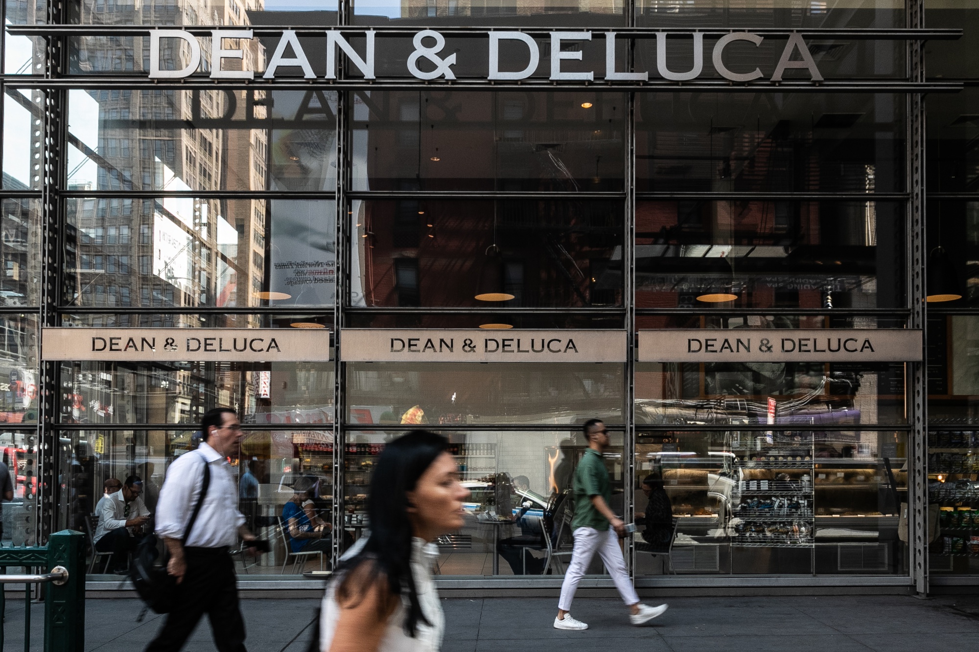 Luxury Grocer Dean & DeLuca Struggles To Survive As Sales Fall 