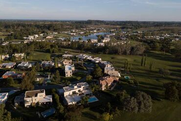 Uruguay Builder Sells $40 Million in Bonds for Wealthy Enclave