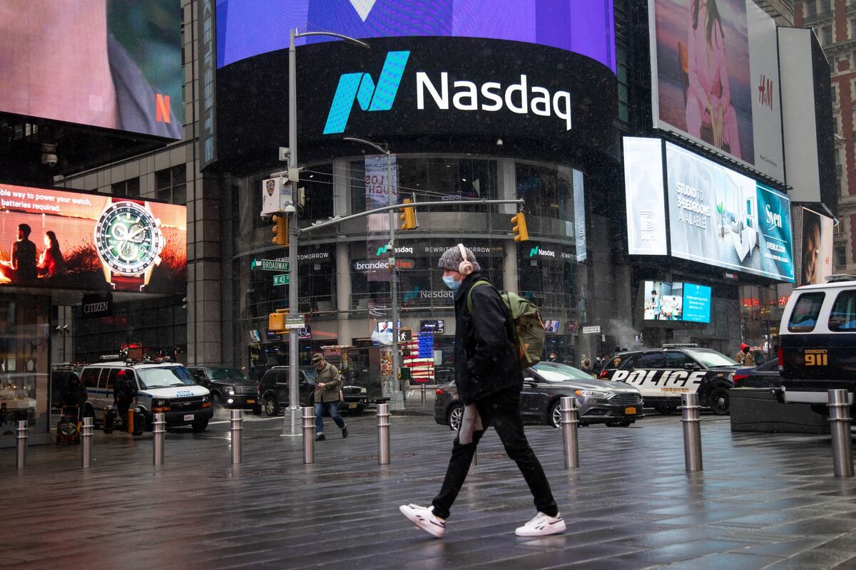 Giant Tech Income Arrive With Nasdaq 100 on Verge of collapse of Correction