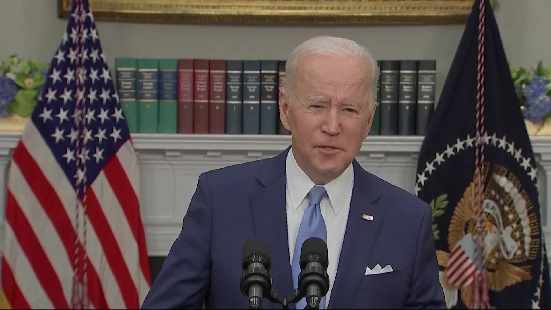 Justice Stephen Breyer Announces Retirement, Handing Biden High