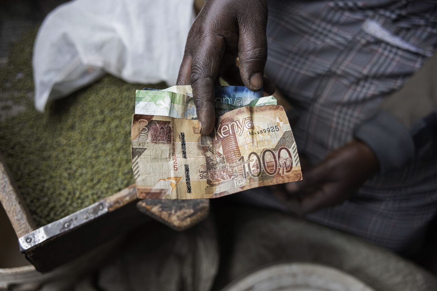 (KES USD) Kenyan Shilling’s 21 Tumble Versus Dollar Is Biggest Drop in 30 Years Bloomberg